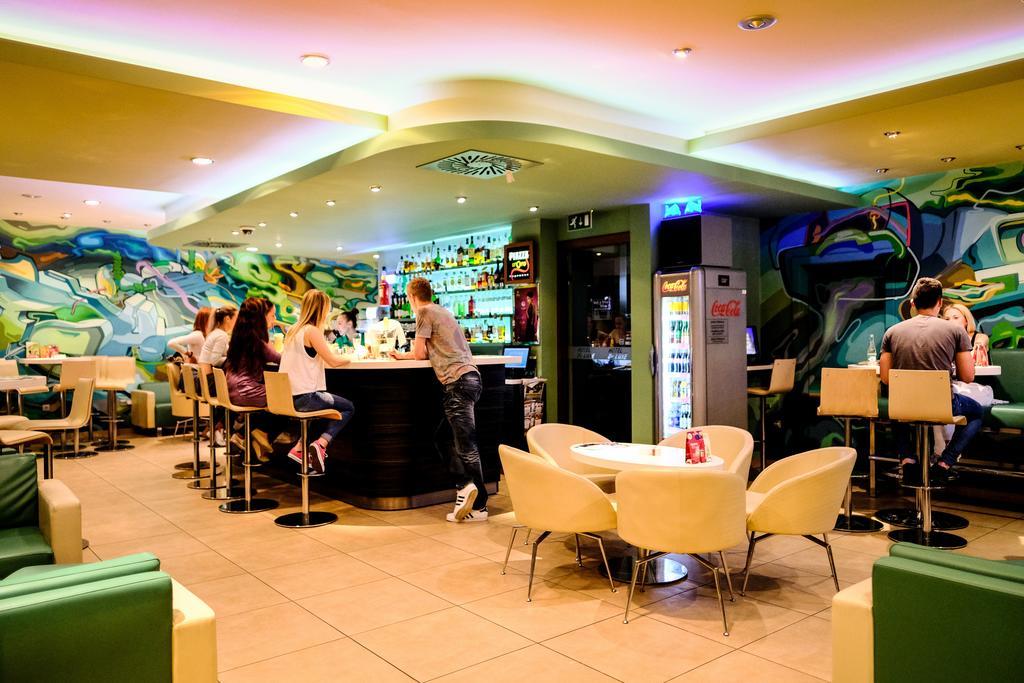 Hotel Deluxe With Free Wellness And Fitness Centrum Nitra Luaran gambar