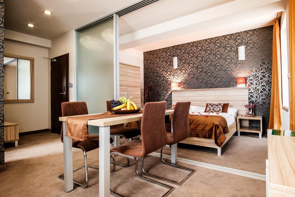 Hotel Deluxe With Free Wellness And Fitness Centrum Nitra Luaran gambar