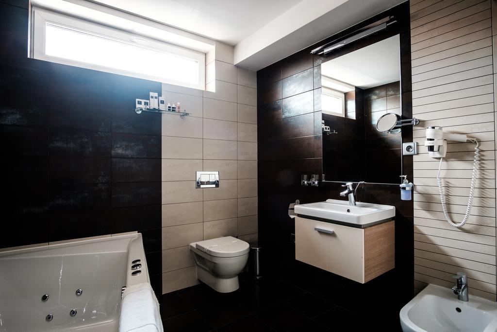 Hotel Deluxe With Free Wellness And Fitness Centrum Nitra Luaran gambar